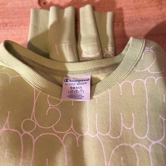 Bright small green sweater - Picture 2 of 3